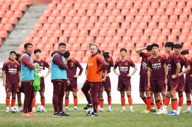 华体会线上入口-U19国青义乌集结将两战袋鼠 步入战术磨合快车道